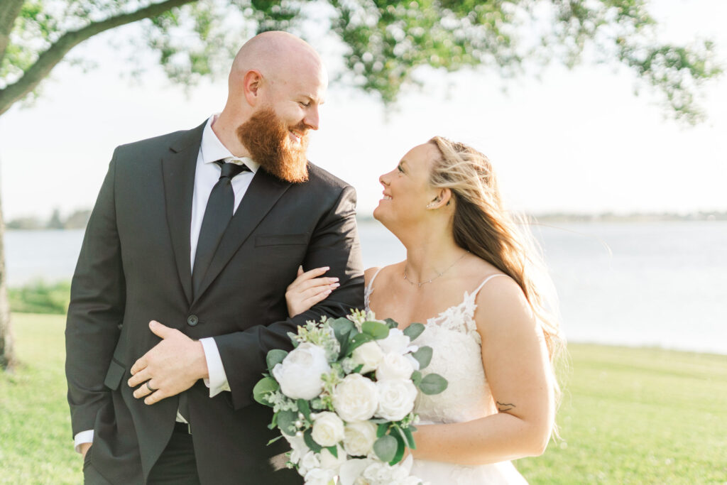 bride and groom photos on the lake 