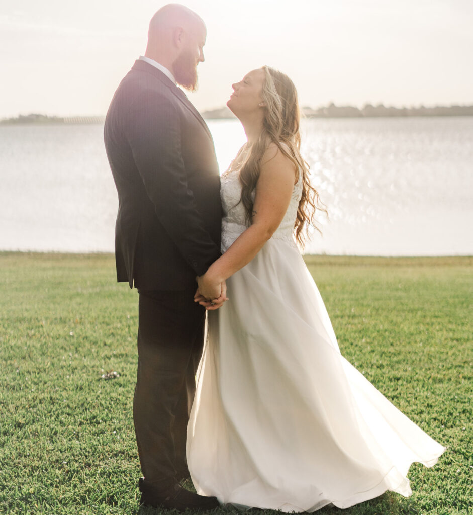 bride and groom photos on the lake 